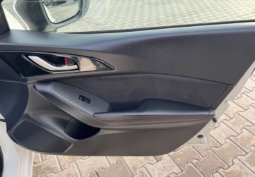 Mazda 3 III Hatchback Facelifting 1.5 SKYACTIV-D 105KM 2017 Mazda 3 bezwypadekorg lakierbiala perlaSPORT LINE 1.5 Diesel 105KM, zdjęcie 14