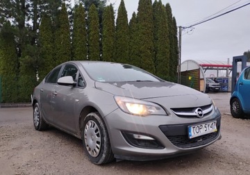 Opel Astra J Sedan 1.6 Twinport ECOTEC 115KM 2016 Opel Astra 2016r, 1.6 Benzyna. SALON POLSKA. Uszkodzony tyl. Jezdzi. 1.6