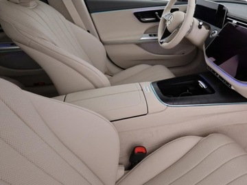 Mercedes Klasa E W214 Sedan 2.0 220d 197KM 2024 220 d 4-Matic Avantgarde Sedan 2.0 (197KM) 2024, zdjęcie 3