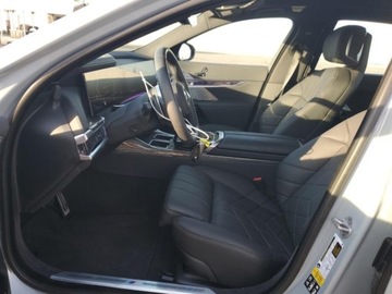 BMW Seria 7 G70 2024 BMW Seria 7 760XI 2024 4.4l 4.4 Benzyna 536KM, zdjęcie 7