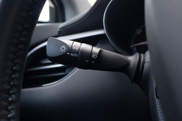 Toyota C-HR I Crossover Facelifting 1.8 Hybrid 122KM 2020 Toyota C-HR 1.8 Hybrid, Salon Polska, zdjęcie 20