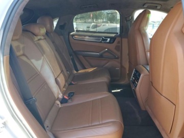 Porsche Cayenne III SUV GTS  4.0 V8 460KM 2021 Porsche Cayenne 2021r., GTS COUPE, 4L, od ubezpieczalni 4.0 Benzyna 459KM, zdjęcie 9
