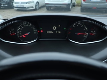 Peugeot 308 II Hatchback Facelifting 1.2 PureTech 130KM 2018 Peugeot 308 1.2 PureTech, Automat, Skóra, Navi, zdjęcie 10