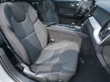 Volvo V60 II  2024 Volvo V60 2,0T 177 aut Hak Ogrz,Kier.+4xFotele Kamera DVD DAB NFC perła TOP, zdjęcie 10