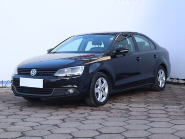 Volkswagen Jetta VI Sedan 1.2 TSI 105KM 2013 VW Jetta 1.2 TSI, Salon Polska, Klima, zdjęcie 1