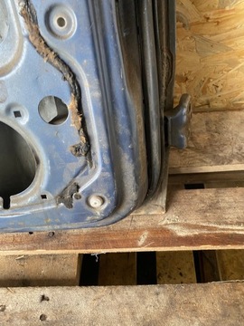 DVEŘE LEVÉ PŘEDNÍ MITSUBISHI PAJERO I 1 82-91R.