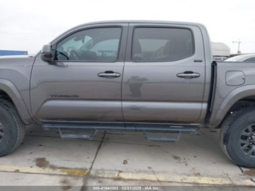 Toyota Tacoma II 2022 Toyota Tacoma 2022r., SR5, od ubezpieczalni 2.7 Benzyna 159KM, zdjęcie 3