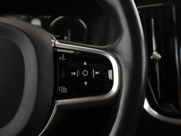 Volvo V60 II  Kombi 2.0 T8 Twin Engine 390KM 2019 Volvo V60 GRATIS! Pakiet Serwisowy o wartości, zdjęcie 32