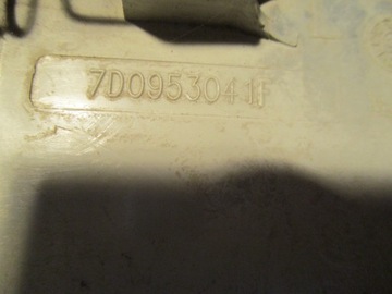 8788/5 SVĚTLO SMĚROVKA BLIKAČ LEVÝ PŘEDNÍ VW TRANSPORTER T4 7D0953041F