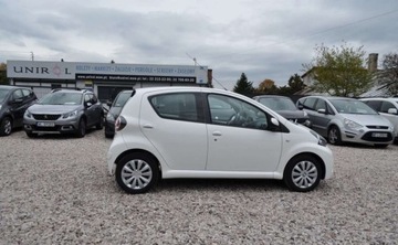 Toyota Aygo I Hatchback 5d Facelifting 1.0 VVT-i 68KM 2013 Toyota Aygo Klimatyzacja Nawigacja TOM TOM Elektryczne Szyby Benzyna 68KM, zdjęcie 5