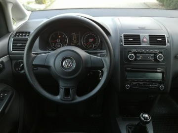 Volkswagen Touran II 1.6 TDI 105KM 2011 Volkswagen Touran 1.6 TDI 105KM Klimatronic, zdjęcie 13