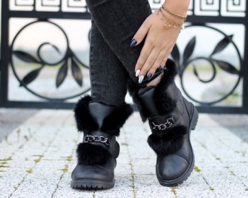 Черные теплые женские зимние ботинки на липучке