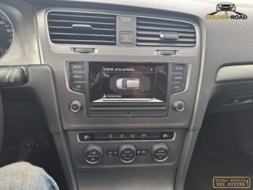 Volkswagen Golf VII Hatchback 3d 1.4 TSI 140KM 2013 Volkswagen Golf 1,4 TSI 140 KM DSG alu czujniki parkowania klima grz. fote, zdjęcie 12