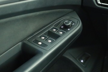 Volkswagen Golf VIII Hatchback Plug-In-Hybrid 1.4 TSI 204KM 2022 VW Golf 1.4 TSI eHybrid, Salon Polska, zdjęcie 16