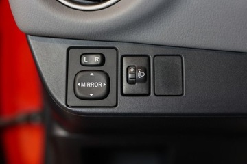 Toyota Yaris III Hatchback 5d Facelifting 1.0 VVT-i 69KM 2015 Toyota Yaris 1.0 Active EU6 Benzyna 69KM, zdjęcie 36