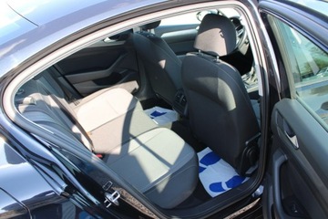 Volkswagen Passat B8 Limousine Facelifting 2.0 TDI SCR 150KM 2021 Volkswagen Passat ESSENCE LED F-vat, zdjęcie 29