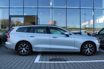 Volvo V60 II  Kombi Facelifting 2.0 B4 197KM 2023 Volvo V60 CORE, zdjęcie 3