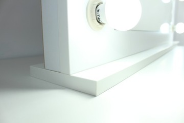 СВЕТОДИОДНОЕ ЗЕРКАЛО ДЛЯ ДЕРЕВЯННОЙ С ГОЛЛИВУДСКИМИ ЛАМПОЧКАМИ