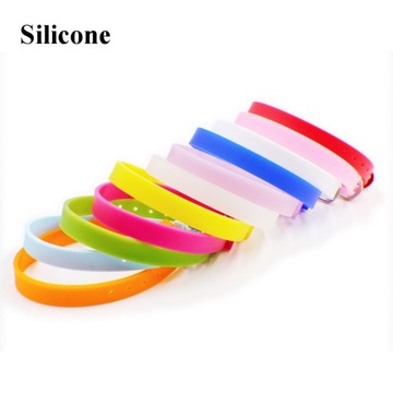 Женский браслет-резинка с застежкой и застежкой.