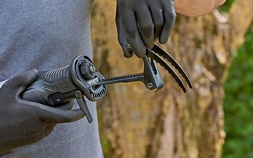 Pilarka szablowa lisica 750W 20mm Black & Decker BES301 + 2 brzeszczoty