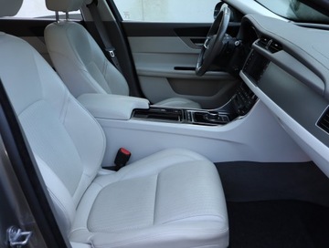 Jaguar XF II Sedan 2.0 i4D 240KM 2017 Jaguar XF 25d AWD, Salon Polska, Serwis ASO, zdjęcie 8