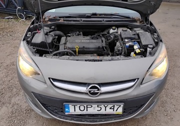 Opel Astra J Sedan 1.6 Twinport ECOTEC 115KM 2016 Opel Astra 2016r, 1.6 Benzyna. SALON POLSKA. Uszkodzony tyl. Jezdzi. 1.6, zdjęcie 4
