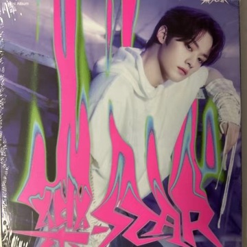 STRAY KIDS - ROCK-STAR - POSTCARD VERSION