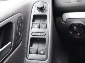 Volkswagen Golf VI Hatchback 5d 1.6 TDI-CR DPF 90KM 2011 VW Golf 1.6 TDI, Salon Polska, Klima, Parktronic, zdjęcie 12