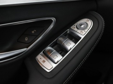 Mercedes Klasa C W205 Kombi Facelifting HYBRYDA 2.0 300 de 306KM 2019 Mercedes C 300 multibeam led navi kamera automat, zdjęcie 36