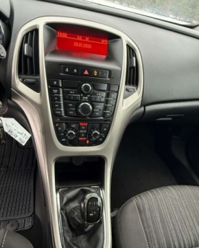 Opel Astra J Hatchback 5d 1.6 Twinport ECOTEC 115KM 2010 Opel Astra Opel Astra 1.6 Innovation 1.6 Benzyna 115KM, zdjęcie 9