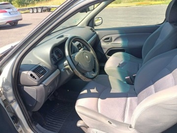 Renault Clio II Hatchback 1.2 i 16V 75KM 2002 Renault Clio 1.2 02r półautomat, zdjęcie 4