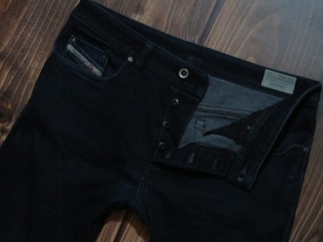 DIESEL- BUSTER- REGULAR SLIM-TAPERED- RURKI- VINTAGE- pas 88 cm