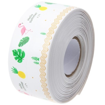 Очистите и приклейте отделочные планки для пола Decor из ПВХ.