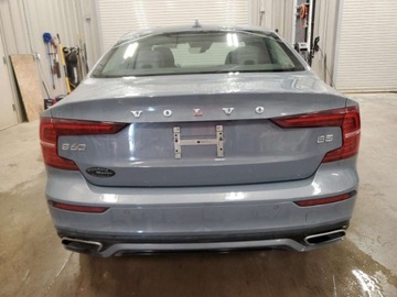 Volvo S60 III 2022 Volvo S60 B5 Momentum 2022 2.0L 2.0 Benzyna 247KM, zdjęcie 2