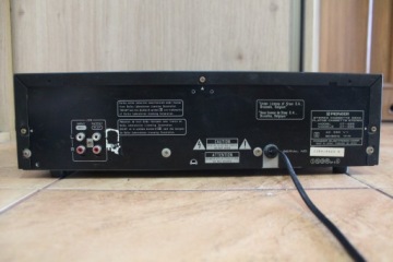 Дековый кассетный магнитофон Pioneer CT-225