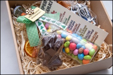 РОЖДЕСТВЕНСКИЙ ПОДАРОК ​​ПОД ЕЛКОЙ ПОДАРОЧНАЯ КОРЗИНА