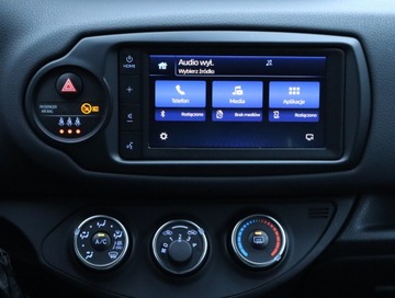 Toyota Yaris III Hatchback 5d Facelifting 2017 1.5 Dual VVT-iE 111KM 2020 Toyota Yaris 1.5 Dual VVT-i, Salon Polska, zdjęcie 11