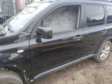 DVEŘE KOMPLETNÍ LEVÝ PŘEDNÍ NISSAN X-TRAIL II T31 G41 EVROPA