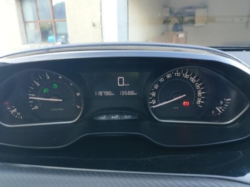 Peugeot 2008 I SUV Facelifting 1.2 PureTech 82KM 2019 PEUGEOT 2008 SIGNATURE 1,2 benzyna 2019 r, zdjęcie 1