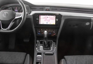 Volkswagen Passat B8 Variant Facelifting 2.0 TDI SCR 200KM 2023 Volkswagen Passat 2.0TDI 200KM Business DSG, Nawigacja Satelitarna, Podgrz, zdjęcie 15