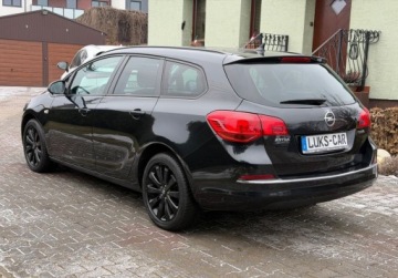 Opel Astra J Sports Tourer Facelifting 1.4 Turbo ECOTEC 140KM 2013 Opel Astra 1,4 TURBO 140KM Climatronic Xenon LED Navi Bezwypadkowy Serwis, zdjęcie 4