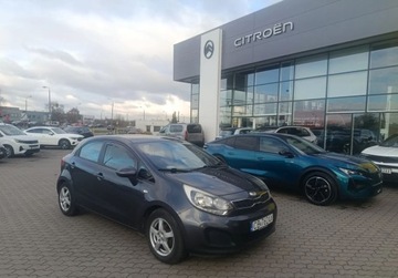 Kia Rio III Hatchback 3d 1.2 DOHC CVVT 85KM 2013 Kia Rio Salon Polska. Od nowosci w jednej rodzinie. 1.2 Benzyna 85KM, zdjęcie 2