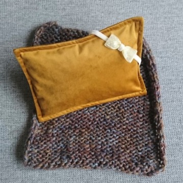 ГОРЧИЧНАЯ БАРХАТНАЯ ПОДУШКА ДЛЯ ФОТОСЕССИИ