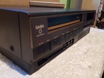 SABA VR 7011 z pilotem ( kaseta przy próbie wyjęcia zablokowała się ! )