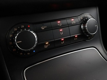 Mercedes Klasa B W246 Sports Tourer 180 BlueEFFICIENCY 122KM 2015 Mercedes B 180 navi klima grzane fotele czujniki, zdjęcie 25