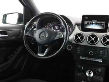 Mercedes Klasa B W246 Sports Tourer 180 BlueEFFICIENCY 122KM 2015 Mercedes B 180 navi klima grzane fotele czujniki, zdjęcie 15