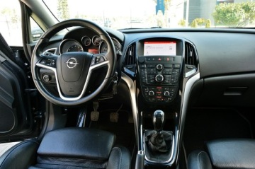 Opel Astra J Sedan 1.4 Turbo ECOTEC 140KM 2014 Opel Astra Sedan 1,4 Turbo 140Km Xenon Ledy Navi, zdjęcie 21