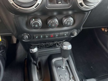 Jeep Wrangler III Unlimited Facelifting 2.8 DOHC I-4 Turbo CRD 200KM 2011 Jeep Wrangler Sliczna Sahara Navi Ledy Skory Grzany Fotele Automat EUROPA, zdjęcie 21