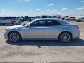 Chrysler 300C II 2020 Chrysler 300 Limited 2020 3.6l 3.6 Benzyna 292KM, zdjęcie 2