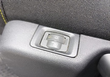 Citroen C3 III Hatchback Facelifting 1.2 PureTech 83KM 2023 Citroen C3 1.2 Benz 83KM SHINE Salon PL Serwis ASO Car Play FV23 AirBump, zdjęcie 19